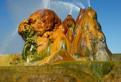 نبع Fly Geyser  عجيبة طبيعية إستثنائية